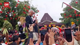 Kampanye Ganjar-Mahfud Gelar Lakon Batari Durga di Depan Kantor Gibran