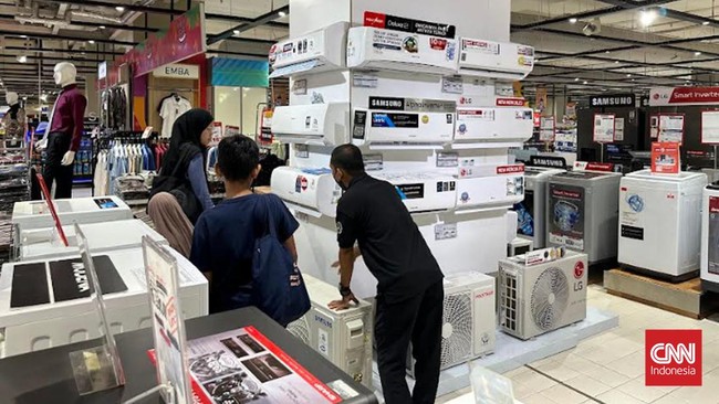 Belanja elektronik di Transmart Full Day Sale selalu bikin untung. Harga AC cuma Rp2 jutaan dan dapat bonus pipa dan instalasi standar.