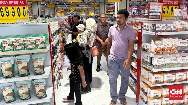 Belanja kebutuhan Ramadan lebih hemat kalau di Transmart. Soalnya lagi ada Transmart Full Day Sale yang kasih diskon 50% + 20%.