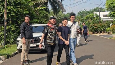  Sosok Adik YA hingga Senyum Merekah Ayu Ting Ting