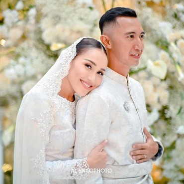 Ayu Ting Ting Pamer Peluk Calon Suami, Komentar Adik Boy William Jadi Sorotan