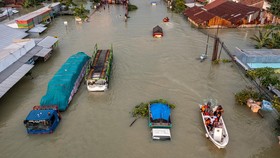 Jalur Pantura Demak-Kudus Lumpuh Imbas Tanggul Sungai Wulan Jebol