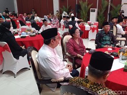 Megawati Hadiri Isra Miraj di Masjid At-Taufiq Lenteng Agung