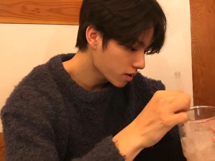 Menurut netizen, Jinwoo memiliki visual campuran antara selebriti Korea pria seperti Lee Min Ho, Song Joong Ki, dan Song Kang. Banyak yang berharap Jinwoo semakin bersinar dan bisa debut sebagai aktor suatu hari nanti. Bagaimana menurut kamu, Beauties?/ foto: instagram.com/jinwoo__913