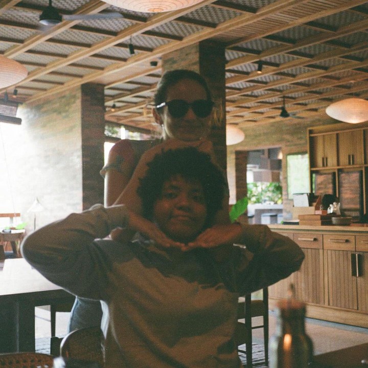 <p>"<em>Happy birthday</em> Casey! Teman haha hihi huhu hehe hoho terbaik dan selamanya.<em> Love You!</em>" ungkap Enzy seraya menyisipkan emotikon hati. (Foto: Instagram: @enzystoria)</p>