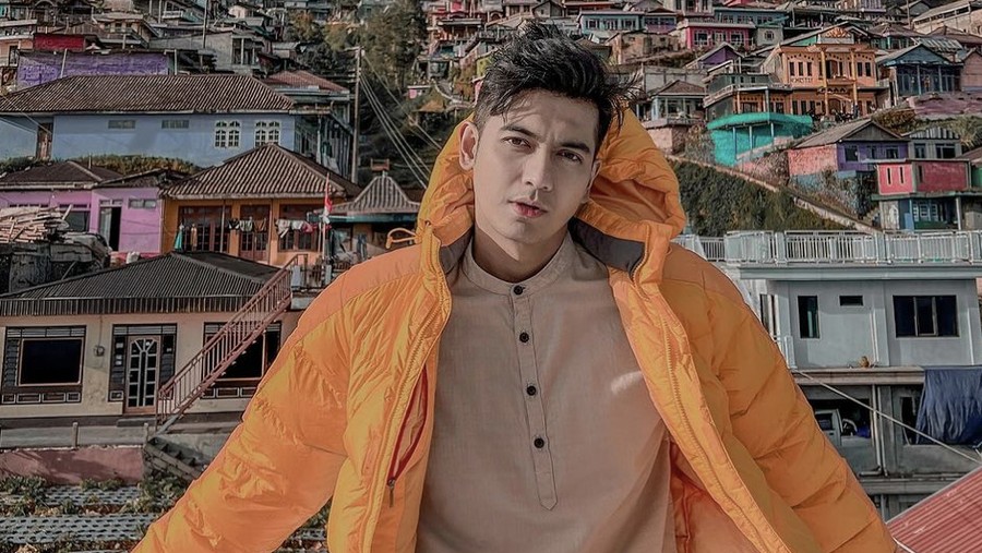 Teuku Ryan Saat Berbagi Paket Nasi hingga Kulineran Bareng Ria Ricis