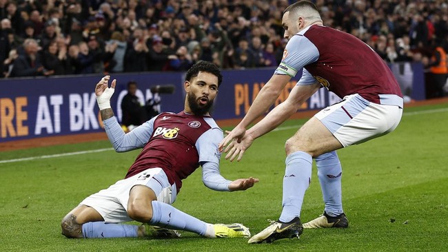 Bintang Aston Villa United Douglas Luiz merespons olok-olok legenda Manchester United Rio Ferdinand di media sosial.