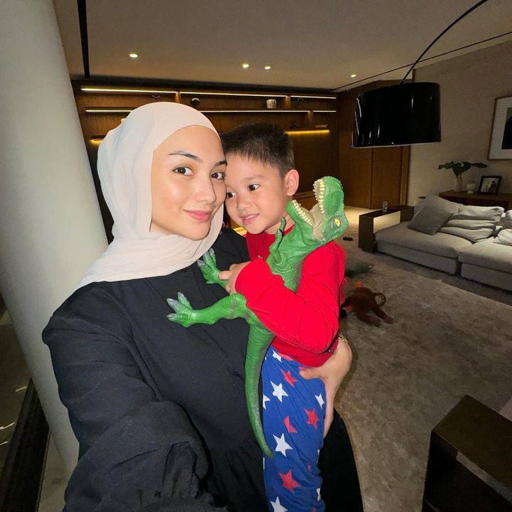 <p>Di tahun 2024 ini, Athar akan genap berusia 4 tahun, Bunda. Meski masih berusia cilik, wajah tampan Athar sudah menarik perhatian netizen. (Foto: Instagram: @citraciki)</p>