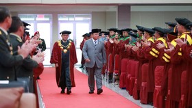 Prabowo di Wisuda Unhan: Hanya Pekerja Keras dan Cerdas Mampu Bertahan