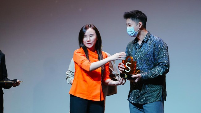 Dengan anggaran terbatas, Given Susanto dan William Gomarga memulai penjualan parfum Heura di Shopee sudah menjadi top of mind e-commerce di Indonesia.