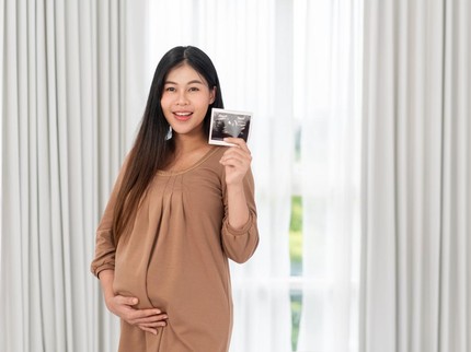 Tes Kehamilan dengan Cincin Disebut Bisa Prediksi Jenis Kelamin Bayi, Mitos atau Fakta?