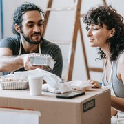 Paling Act of Service, 4 Zodiak Ini Lebih Suka Tunjukkan Cinta Lewat Tindakan daripada Kata-Kata Manis!