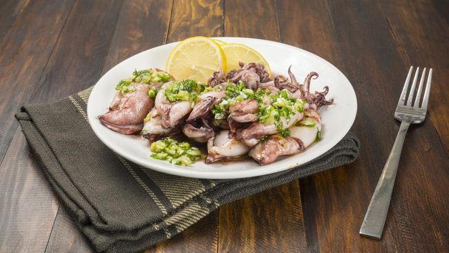Kalau bosan dengan cumi asin yang digoreng, Anda bisa mengolahnya dengan mencoba salah satu resep cumi asin berikut ini. Cek resepnya!