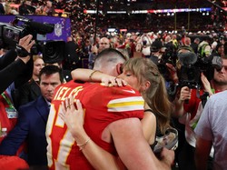Taylor Swift Disebut Pengaruhi Keputusan Travis Kelce untuk Tidak Jadi Pensiun