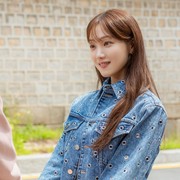 Lee Sung Kyung Ungkap Kisah Masa Lalu dengan Park Hyung Sik di Drakor Netflix 'Doctor Slump'