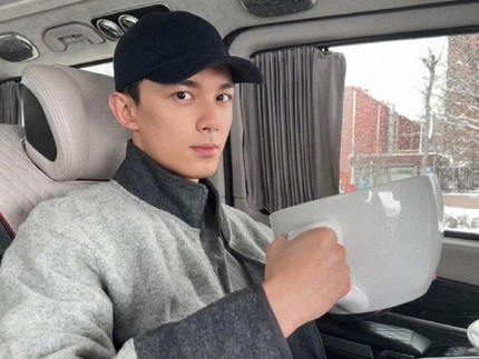 5 Potret Leo Wu Lei, Bintang Drama China Amidst a Snowstorm of Love yang Hobi Bersepeda