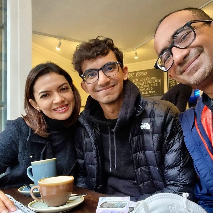 <p>Kita doakan, semoga keluarga Najwa Shihab selalu dalam lindungan Tuhan dan bahagia bersama, ya. (Foto: Instagram @najwashihab)</p>