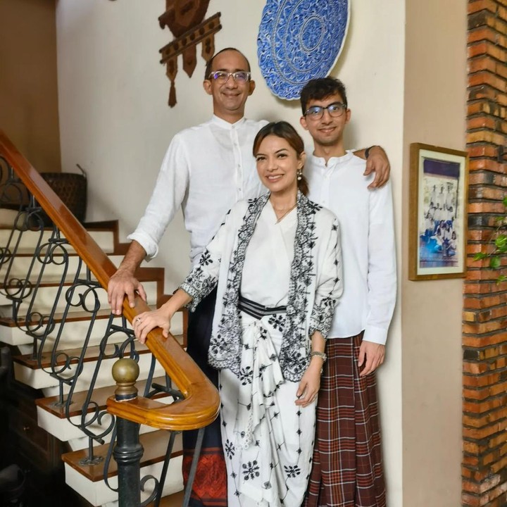 <p>Najwa Shihab menikah dengan Ibrahim Sjarief Assegaf sejak 1997, Bunda. Dari pernikahan tersebut, keduanya dikaruniai seorang anak laki-laki bernama Izzat Assegaf. (Foto: Instagram @najwashihab)<br /><br /><br /></p>