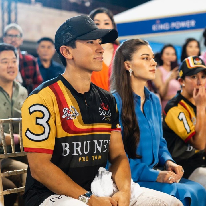 <p>Pasangan Pangeran Mateen dan Anisha Rosnah lagi-lagi menyita perhatian publik, Bunda. Ini karena keduanya terlihat bersama dalam satu momen penting. (Foto: Instagram @tmski)<br /><br /><br /></p>