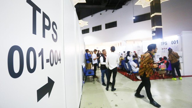 Ketua KPU mengatakan pihaknya melaksanakan rekomendasi Panwaslu Kuala Lumpur untuk menghentikan penghitungan suara dengan metode pos dan kotak suara keliling.