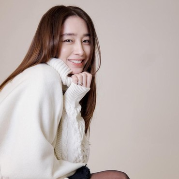 Lee Min Jung Unggah Foto Anak dengan Lee Byung Hun yang Menggemaskan