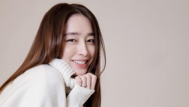 Lee Min Jung Unggah Foto Anak dengan Lee Byung Hun yang Menggemaskan