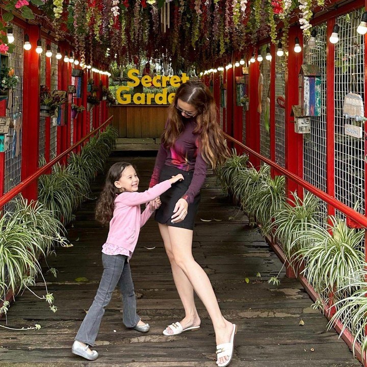 <p>Arabella sendiri lahir pada Juni 2019, Bunda. Di tahun 2024 ini, usia gadis cilik yang akrab disapa Bella ini akan genap 5 tahun. (Foto: Instagram: @aurakasih)</p>