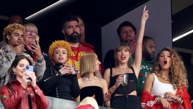 FOTO: Semangat Taylor Swift Nonton Travis Kelce di Super Bowl 2024