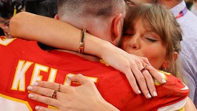 Taylor Swift Overthinking Nasib Hubungannya dengan Travis Kelce