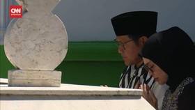 VIDEO: Cak Imin Ziarah dan Sowan ke Ibunda di Masa Tenang Pemilu