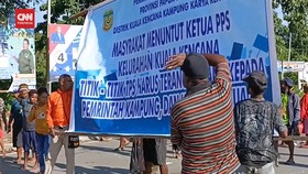 VIDEO: TPS Dihapus, Warga Kuala Kencana Blokade Jalan ke PT Freeport