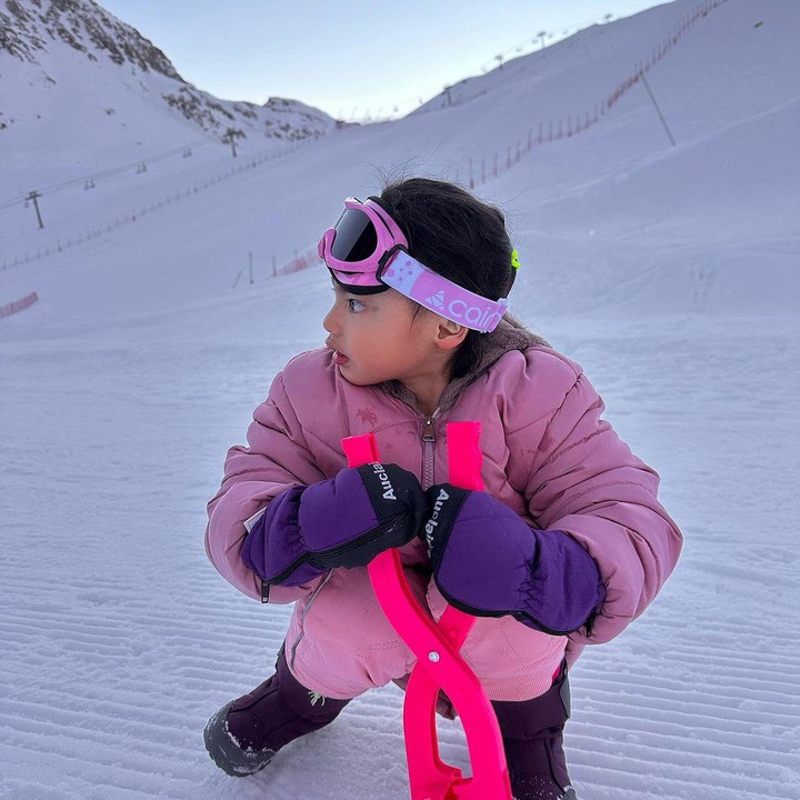 <p>Seru ya, Bunda? Kita doakan, semoga Whulan bersama suami Malaysia dan anak-anaknya sehat selalu, ya. (Foto: Instagram @whulandary)</p>