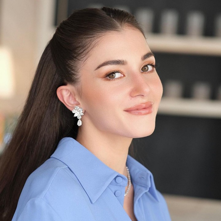 <p>Sejak menikah, sosok Anisha mencuri perhatian netizen. Perempuan kelahiran London, Inggris, ini merupakan cucu dari Isa bin Ibrahim, yakni penasihat utama Sultan Hassanal Bolkiah. (Foto: Instagram/@tmski @modxmakeup)</p>