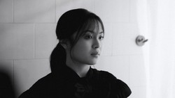 Lirik Lagu Ambang Pintu - Bernadya