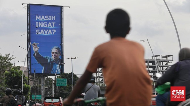 Anggota Bawaslu menyatakan imbauan menurunkan papan-papan reklame SBY itu dikeluarkan sebagai bentuk pencegahan pelanggaran pemilu.