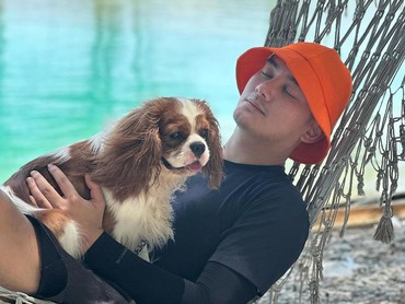 img-title Ayu Ting Ting Dilamar Anggota TNI, 7 Foto Boy William Healing Sendirian ke Pulau