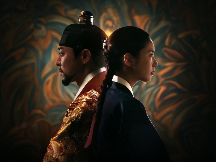 Captivating the King