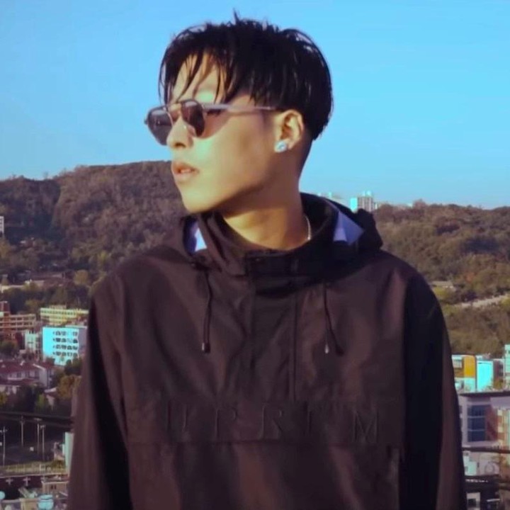 <p>Artis Korea keenam yang lahir di hari Valentine ada Kim Gi Seok alias Cream, eks-anggota grup hiphop M.I.B. Lahir pada 14 Februari 1990, Cream memulai karier solonya pada tahun 2017 seiring dengan pembubaran M.I.B. (Foto: Dok. YouTube @1theK)</p>