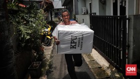 FOTO: Distribusi Logistik Pemilu 2024 Jelang Pencoblosan