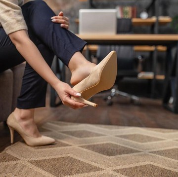 4 Cara Praktis Hilangkan Bau Sepatu Tanpa Dicuci, Solusi Terbaik saat Musim Hujan!