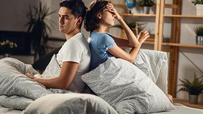 Sebaiknya, jangan tidur dalam keadaan marah. Rasa marah yang dibawa sampai tidur bisa membawa sejumlah dampak negatif.