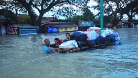 FOTO: Banjir Masih Kepung Pantura Demak