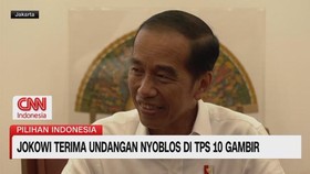 VIDEO: Jokowi Terima Undangan Nyoblos di TPS 10 Gambir