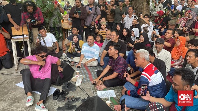 Capres nomor 3 Ganjar meminta warga yang hadir di lokasi konser mini Slank tidak macam-macam sebab saat ini masuk masa tenang Pilpres 2024.