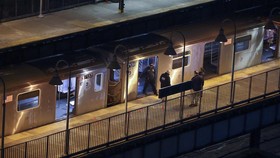 FOTO: Suasana Mencekam Penembakan di Kereta Bawah Tanah New York