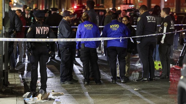 FOTO: Suasana Mencekam Penembakan di Kereta Bawah Tanah New York