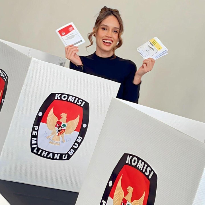 <p>Cinta Laura juga telah menggunakan hak pilihnya dalam Pemilu 2024. Ia pun nyoblos di New York, Amerika Serikat. "NYOBLOS di New York.<em> Let's go,</em> Indonesia!" ungkapnya sambil memamerkan surat suaranya. (Foto: Instagram: @claurakiehl)</p>