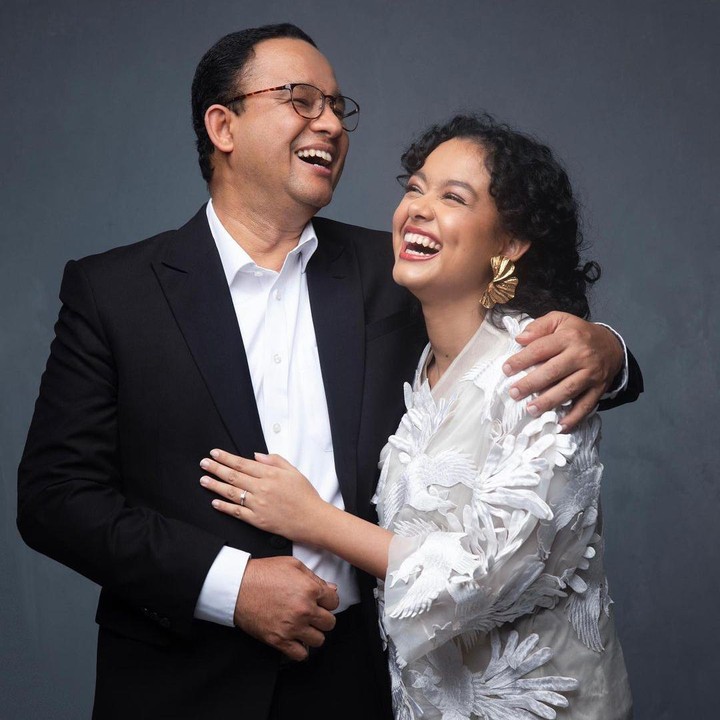 <p>Calon Presiden Anies Baswedan juga sangat dekat dengan anak perempuannya, Mutiara Baswedan, Bunda. Tak hanya itu, ia juga sering kedapatan berkumpul dengan ketiga putranya, Mikail Azis Baswedan, Kaisar Hakam Baswedan, dan Ismail Hakim Baswedan. (Foto: Instagram: @mutiarabaswedan)</p>