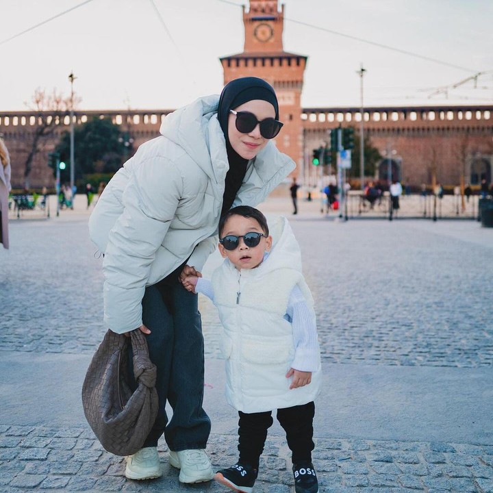 <p>Lesti Kejora melahirkan Muhammad Levian Al Fatih Billar secara prematur di usia 37 minggu, Bunda. Kini, Fatih sudah tumbuh menjadi anak yang sehat dan tengah memasuki usia 3 tahun. "Ya Allah lindungilah selalu Muhammad Levian Al-FATIH Billar. Jadikanlah Fatih anak yang shaleh,dan selalu dekat dengan mu Aamiiinn," tutur Lesti. (Foto: Instagram: @lestikejora)</p>