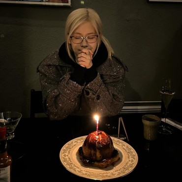 Kejutan dari Rose BLACKPINK Saat Ultah, Foto Masa Kecil hingga Spill Lagu Baru